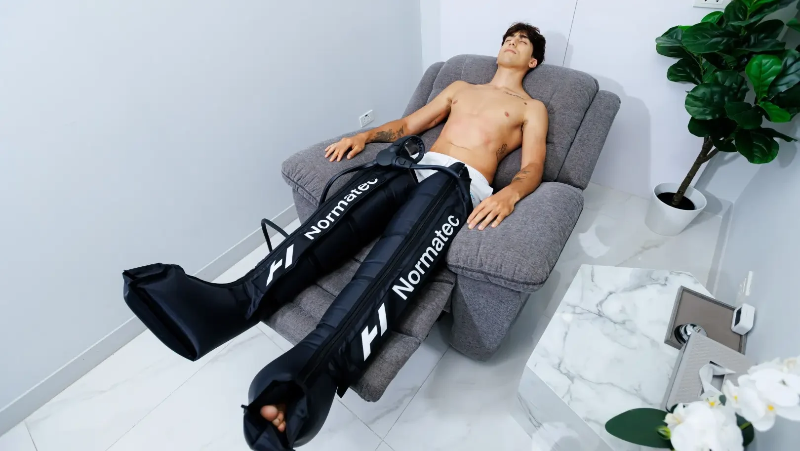 Leg Compression Therapy at °CRYO On